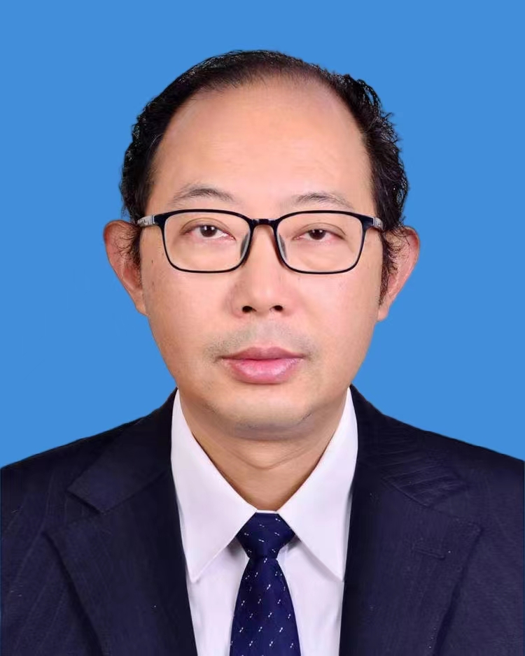 高川 党委书记、校长